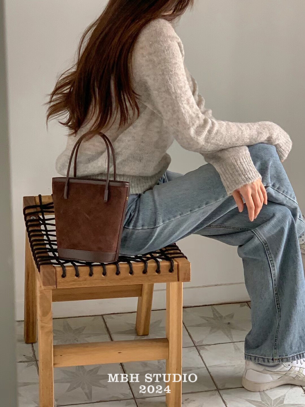 Original Design Niche Bucket Bag Frosted Cowhide Vintage Handbag with Elephant Charm Strap Storage Bag