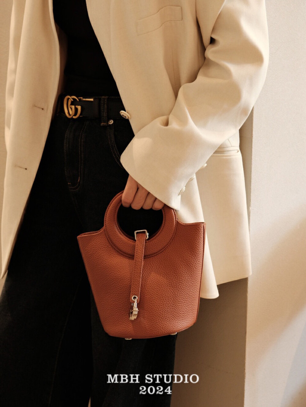Playful Round Handle Genuine Leather Mini Bucket Crossbody Handbag with Storage Bag and Shoulder Strap