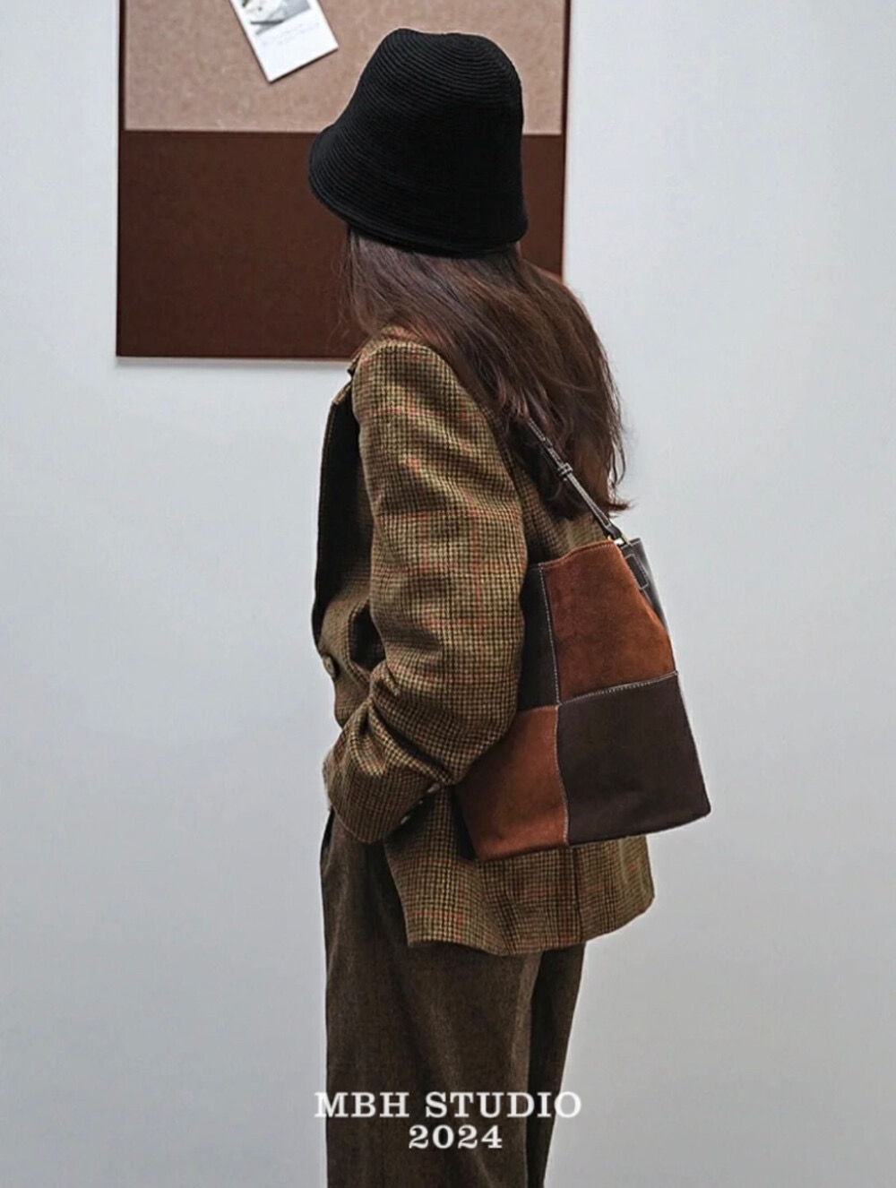 MBH Matte Leather Color Block Bucket Bag Vintage Commuter Crossbody Shoulder Bag with Storage Pouch