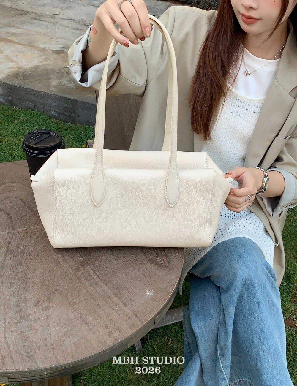 Minimalist High-IQ Top Layer Cowhide Boston Pillow Bag Large Capacity Daily Commute Underarm Shoulder Bag